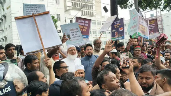 সচিবালয়ের সামনে অবস্থান নিয়েছে ১১ দলীয় ঐক্য