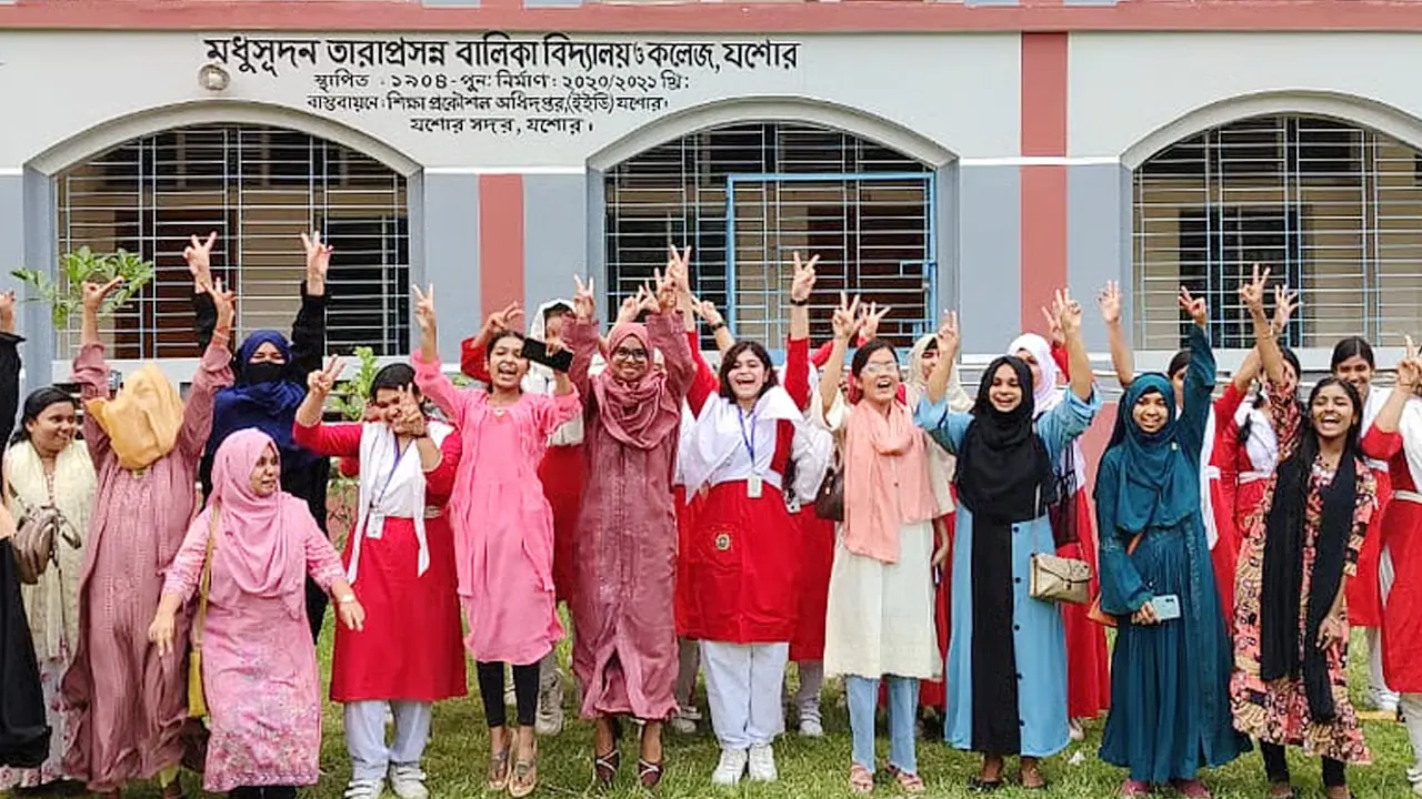 যশোর বোর্ডে পাস-জিপিএ-৫ এ মেয়েরা এগিয়ে