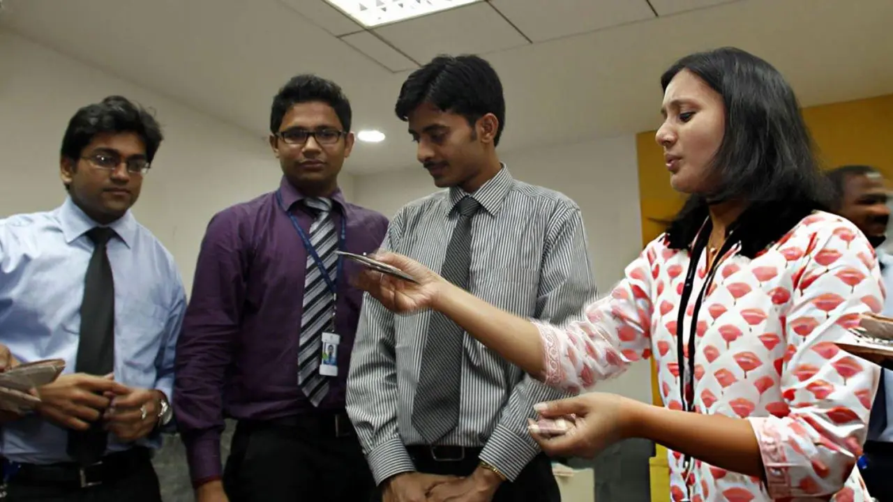 প্রজেক্ট ম্যানেজার পদে নিয়োগ দেবে সিম্ফনি মোবাইল