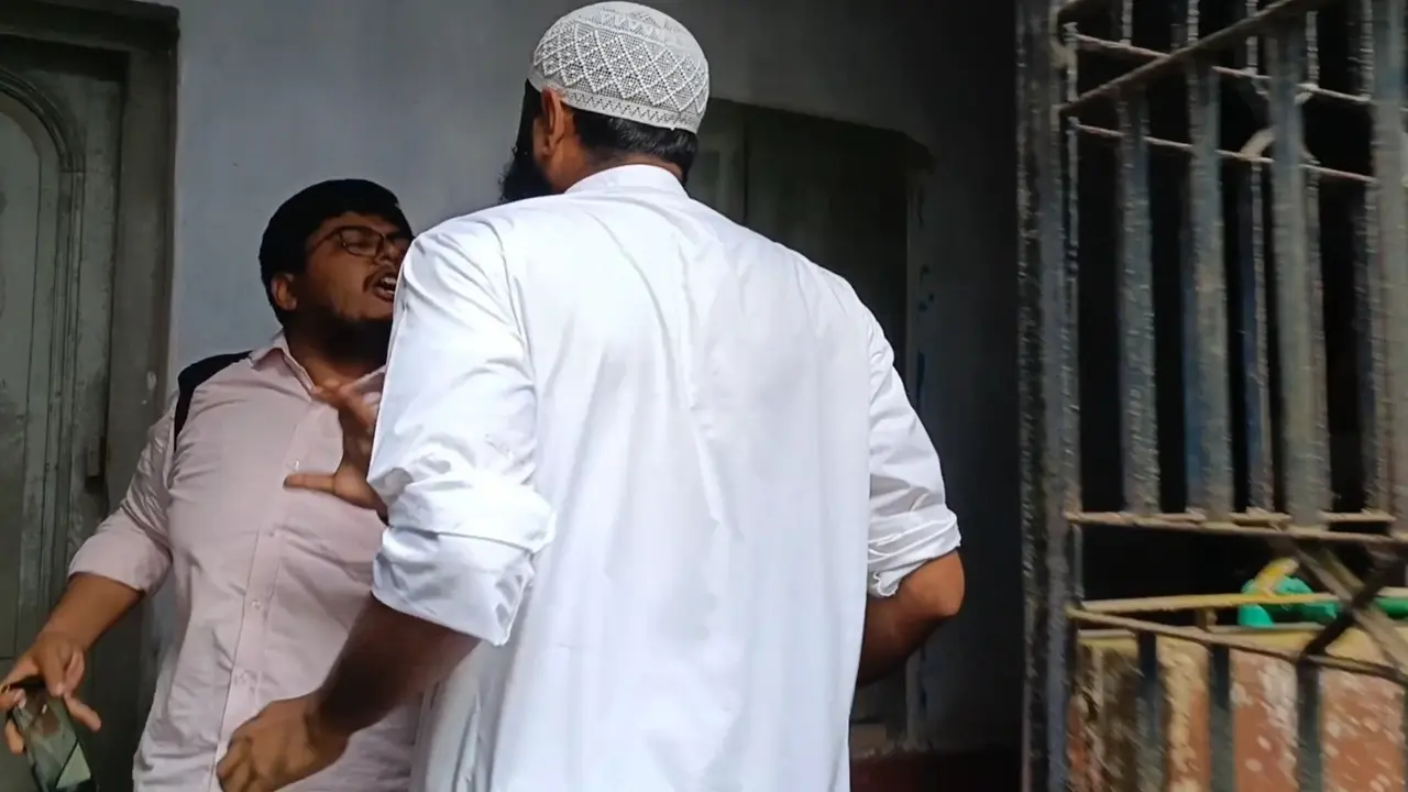 কোচিং বাণিজ্যের সংবাদ সংগ্রহে গিয়ে ২ সাংবাদিক হামলার শিকার