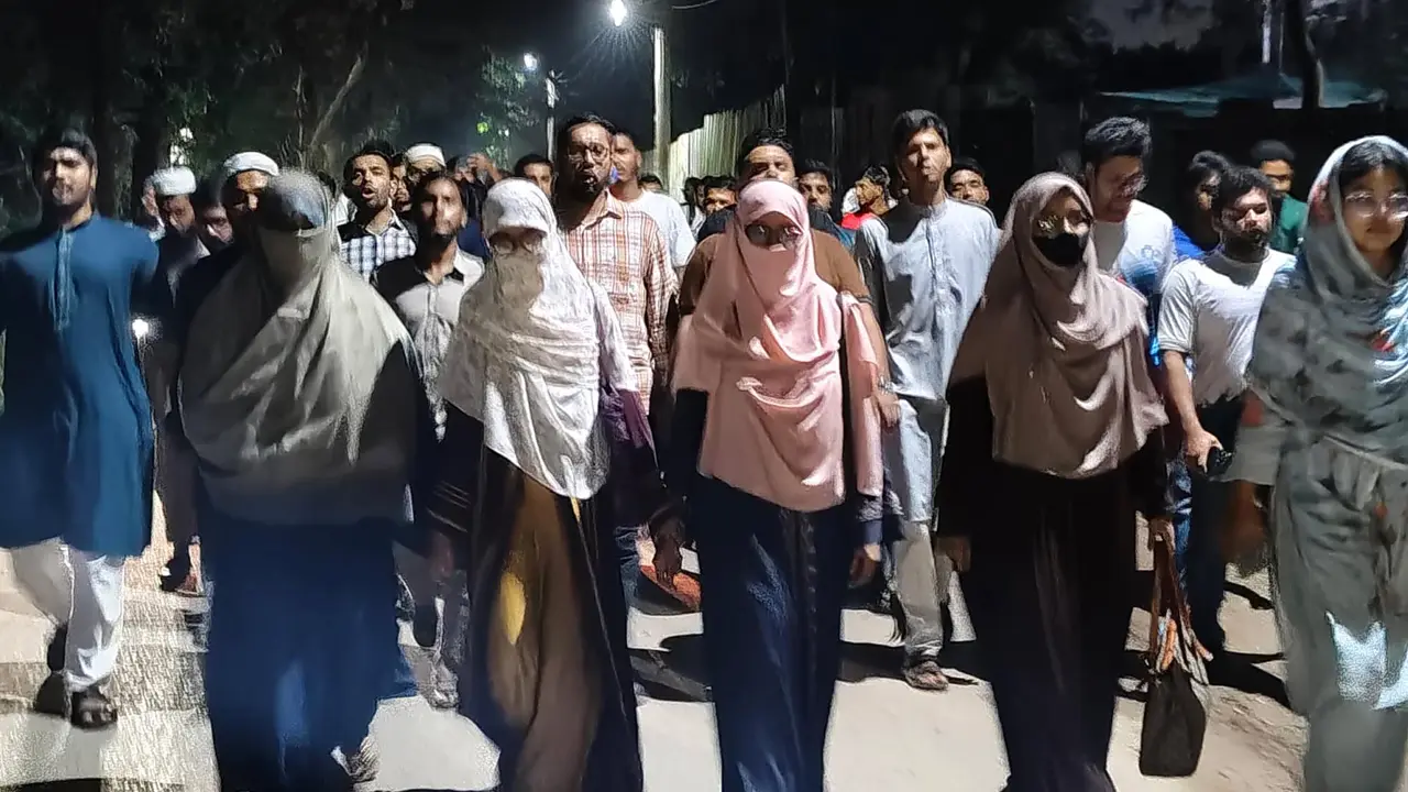বেসরকারি শিক্ষক নিয়োগে ম্যানেজিং কমিটি, প্রতিবাদে জাবিতে বিক্ষোভ