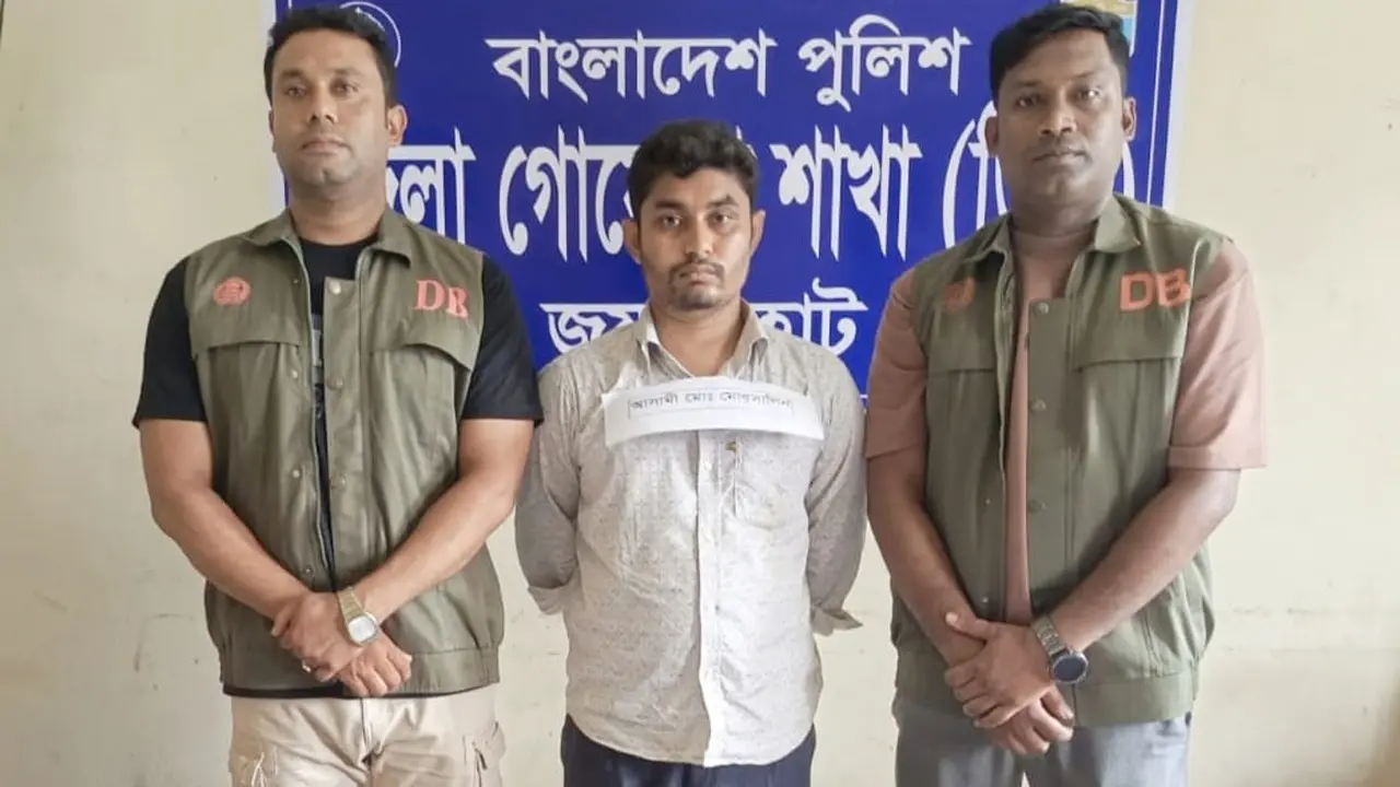 ১৯ স্মার্টফোন, এক হাজার সিম ও সাত এটিএম কার্ডসহ জুয়ার এজেন্ট গ্রেপ্তার