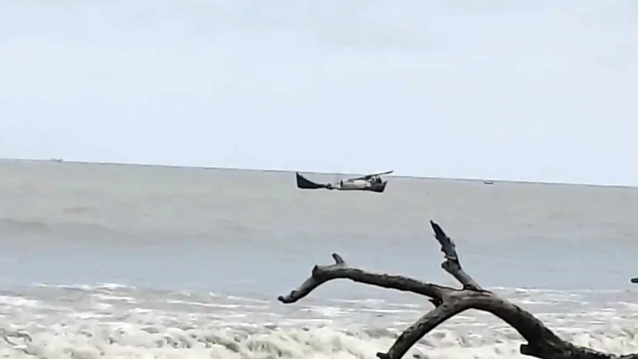 গভীর সাগরে মাছধরা ট্রলারে জলদস্যুদের হামলা, ১২ জেলে আহত