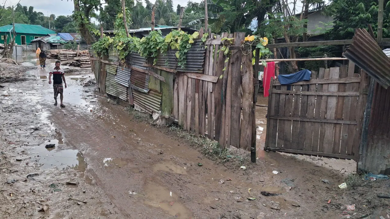 খাগড়াছড়িতে পানি নামলেও কাটেনি শঙ্কা