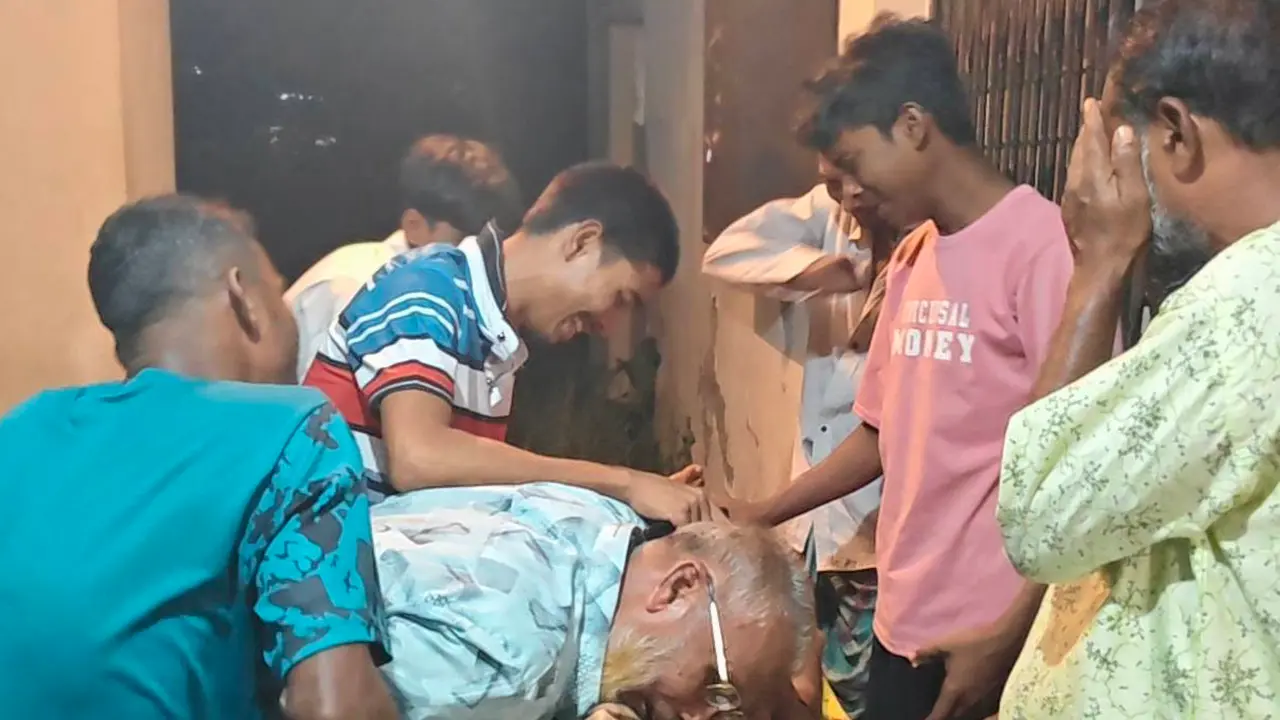 খুলনায় যুবককে ছুরিকাঘাত ও গুলি করে হত্যা