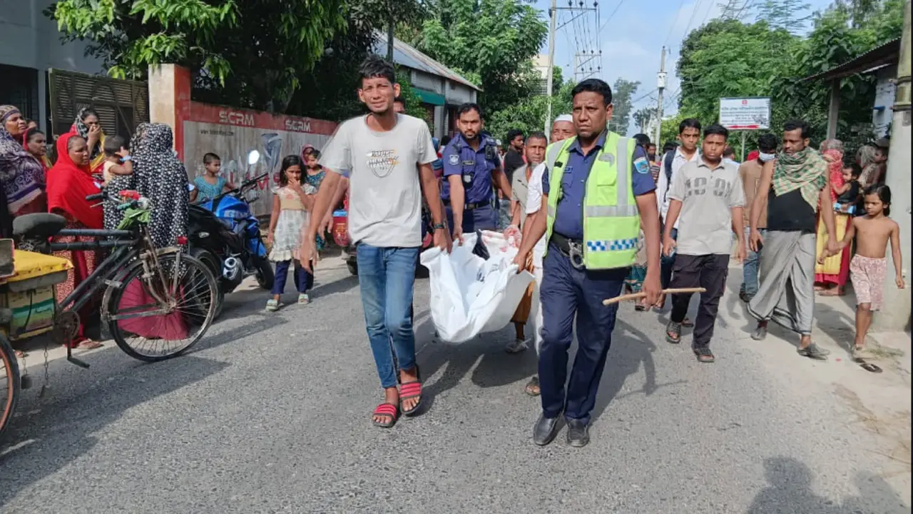 সিরাজগঞ্জে ট্রাকের চাকায় পিষ্ট হয়ে স্কুল শিক্ষক নিহত