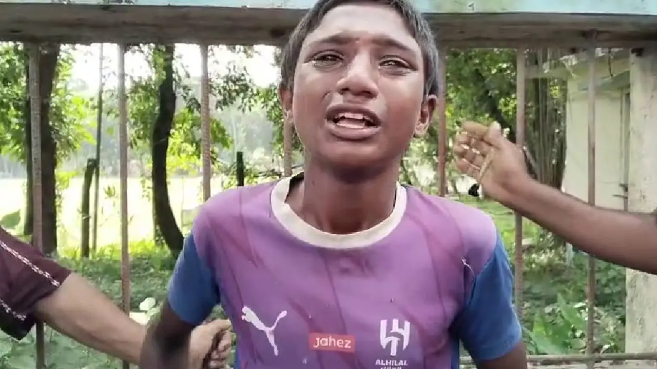 পান আনতে পাঠিয়ে কিশোরের ভ্যান ছিনিয়ে নিল দুর্বৃত্তরা