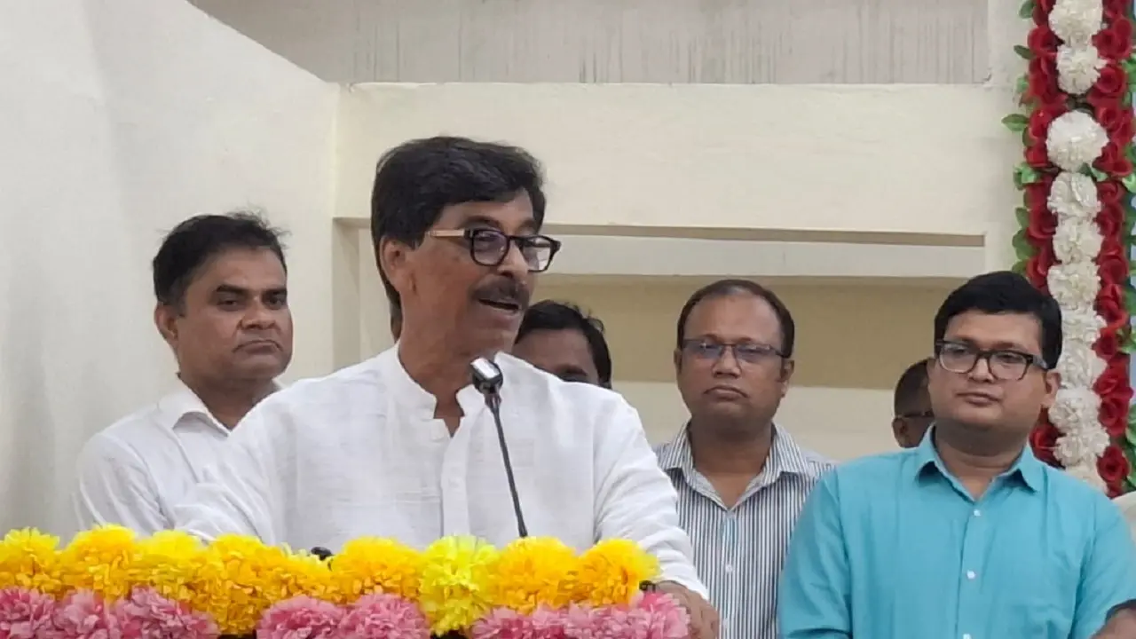 মার্কেটে এই মুহূর্তে যত সারের প্রয়োজন, তার বহুগুণ বেশি আমার গোডাউনে আছে