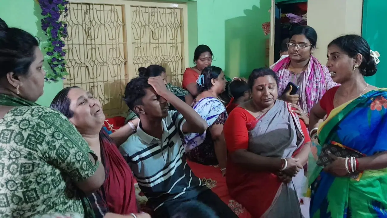 সাংবাদিক দেবাশীষসহ ৪ জনের মরদেহের অপেক্ষায় পরিবার ও সহকর্মীরা