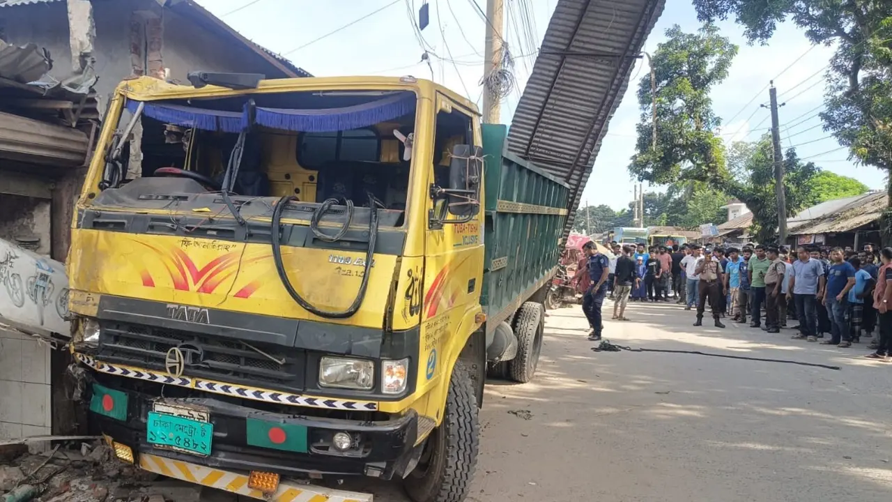 লালমনিরহাটে ট্রাকচাপায় অটোরিকশার ২ যাত্রী নিহত