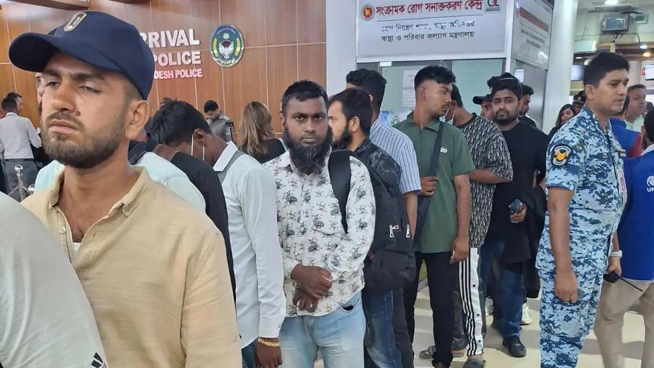 লিবিয়া থেকে দেশে ফিরেছে আরও ৩৪০ বাংলাদেশি