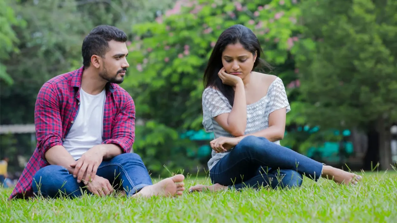 প্রাক্তনের সঙ্গে হঠাৎ দেখা, কী করবেন?