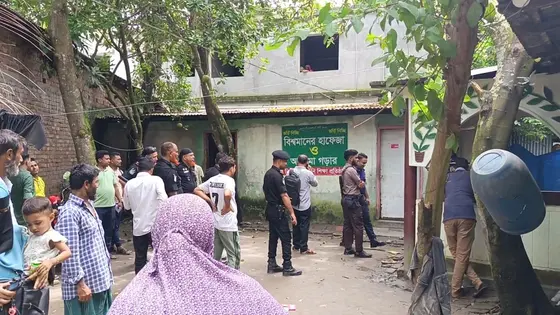 মাদারীপুরে মহিলা মাদরাসার সামনে বোমা বিস্ফোরণে ৪ ছাত্রী আহত
