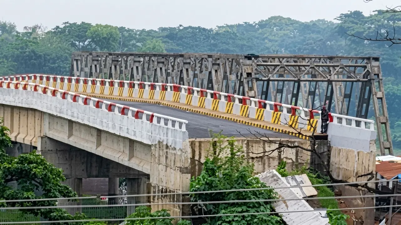 কাজে আসছে না ১৬ কোটি টাকার সেতু