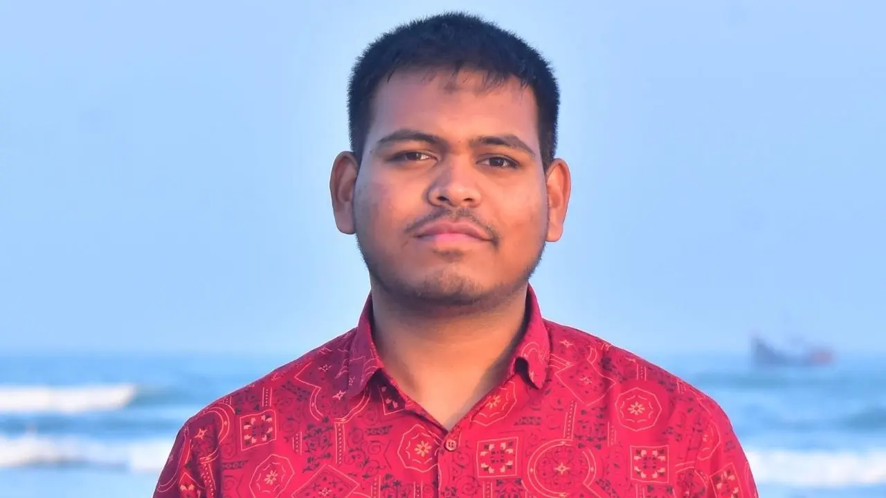 রাষ্ট্রপতির সামনেই মাহিন সরকারকে মারধরের অভিযোগ, ফেসবুকে ক্ষোভ প্রকাশ