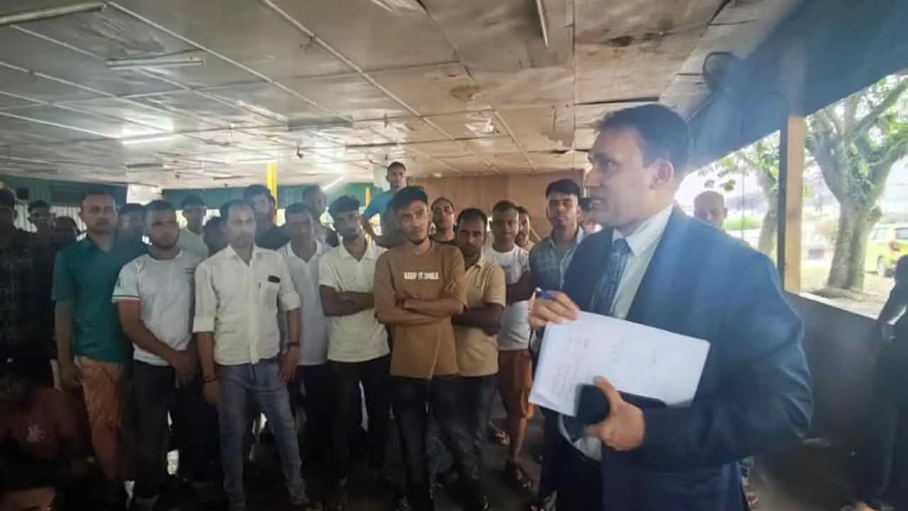 মালয়েশিয়ায় হাইকমিশনের হস্তক্ষেপে বকেয়া বেতন পেলেন ১২৬ বাংলাদেশি