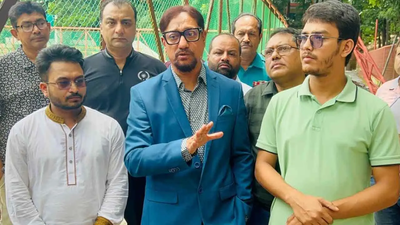 ‘মহসিন কলেজ মাঠের সংস্কার কাজে রডের বদলে বাঁশ দেওয়ার অভিযোগ বানোয়াট’