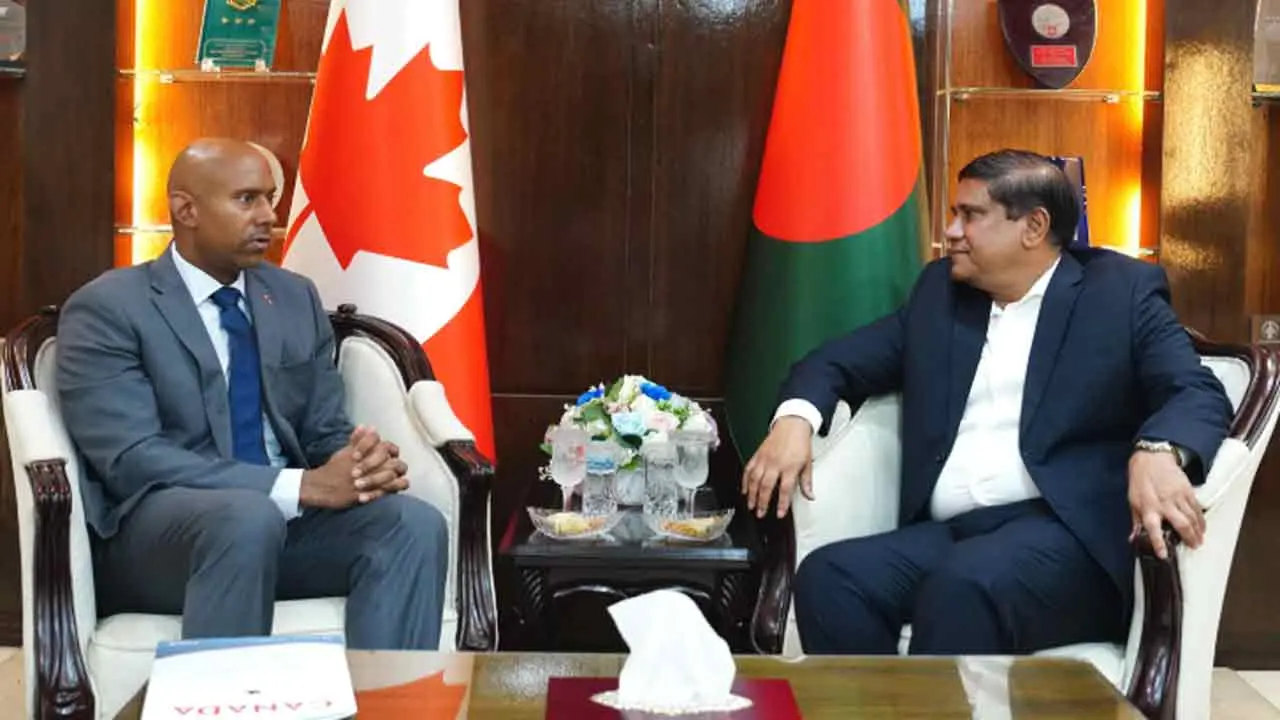 বাংলাদেশ-কানাডা প্রতিরক্ষা ও কূটনৈতিক সম্পর্ক নতুন উচ্চতায় নিতে আলোচনা