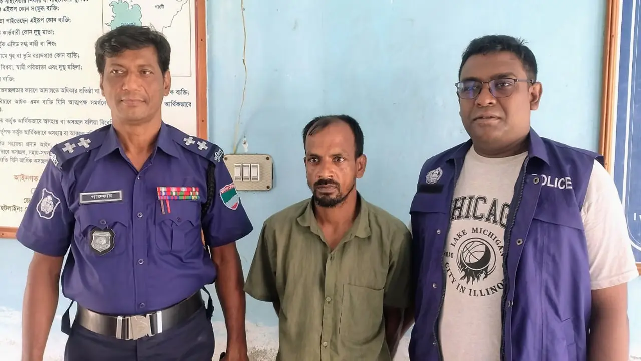 মেহেরপুরের শীর্ষ সন্ত্রাসী বোমা হোসেন গ্রেপ্তার