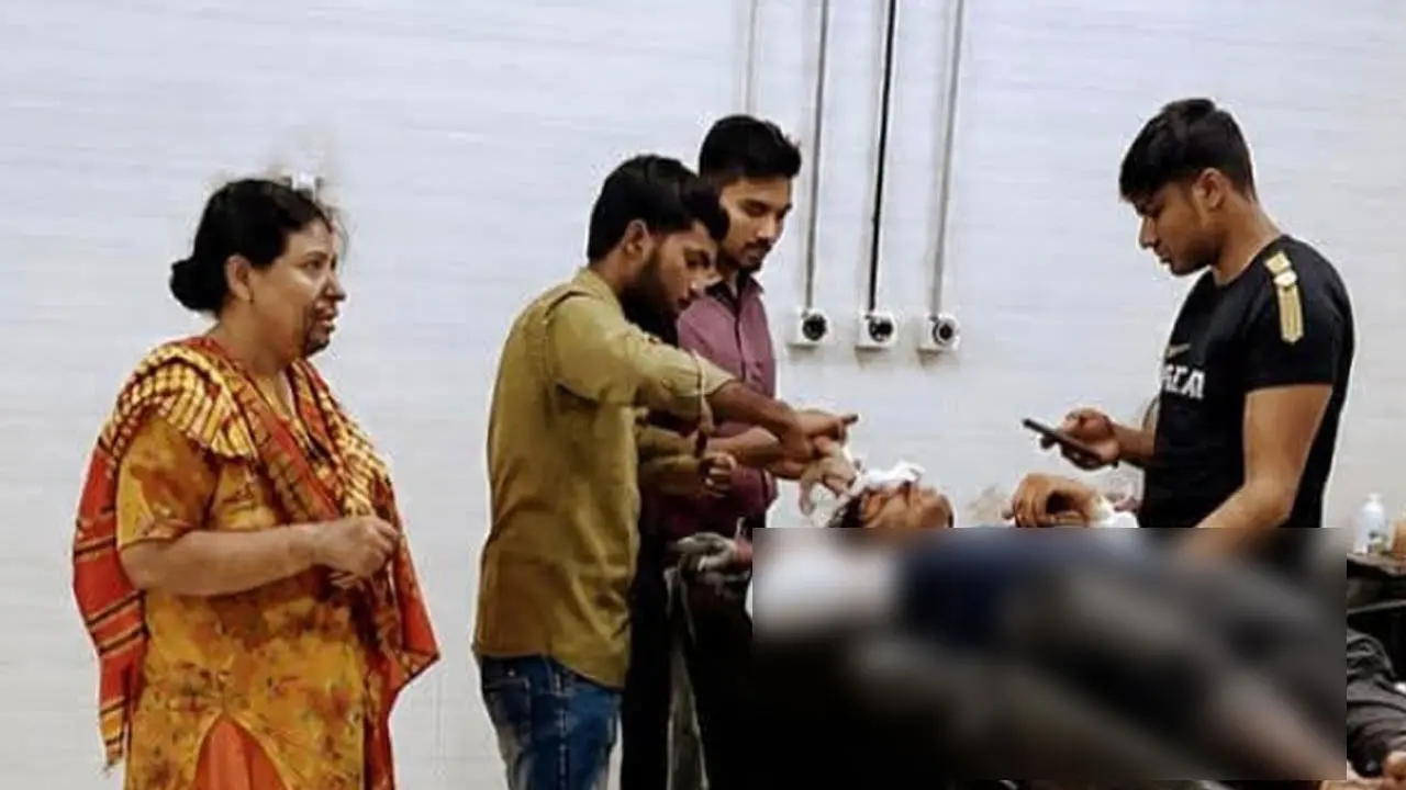 প্রেমিকার বাড়িতে ঢুকে হাত কেটে কবজি বিচ্ছিন্ন করল প্রেমিক