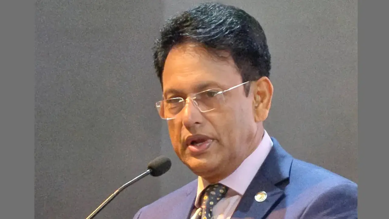 চীনের উদ্দেশে ঢাকা ছাড়লেন শিক্ষামন্ত্রী