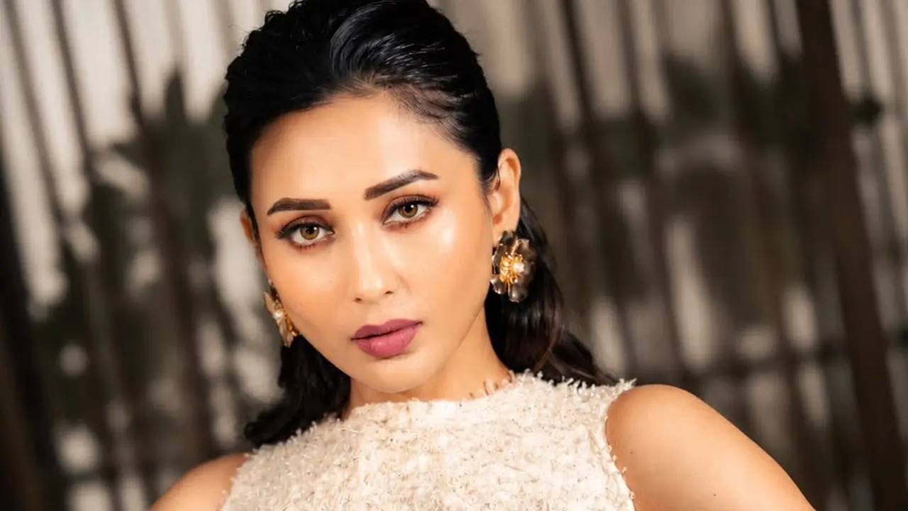 অসুস্থতায় চেহারা বদল, কী হয়েছে ‘দুষ্টু কোকিল’ মিমির?