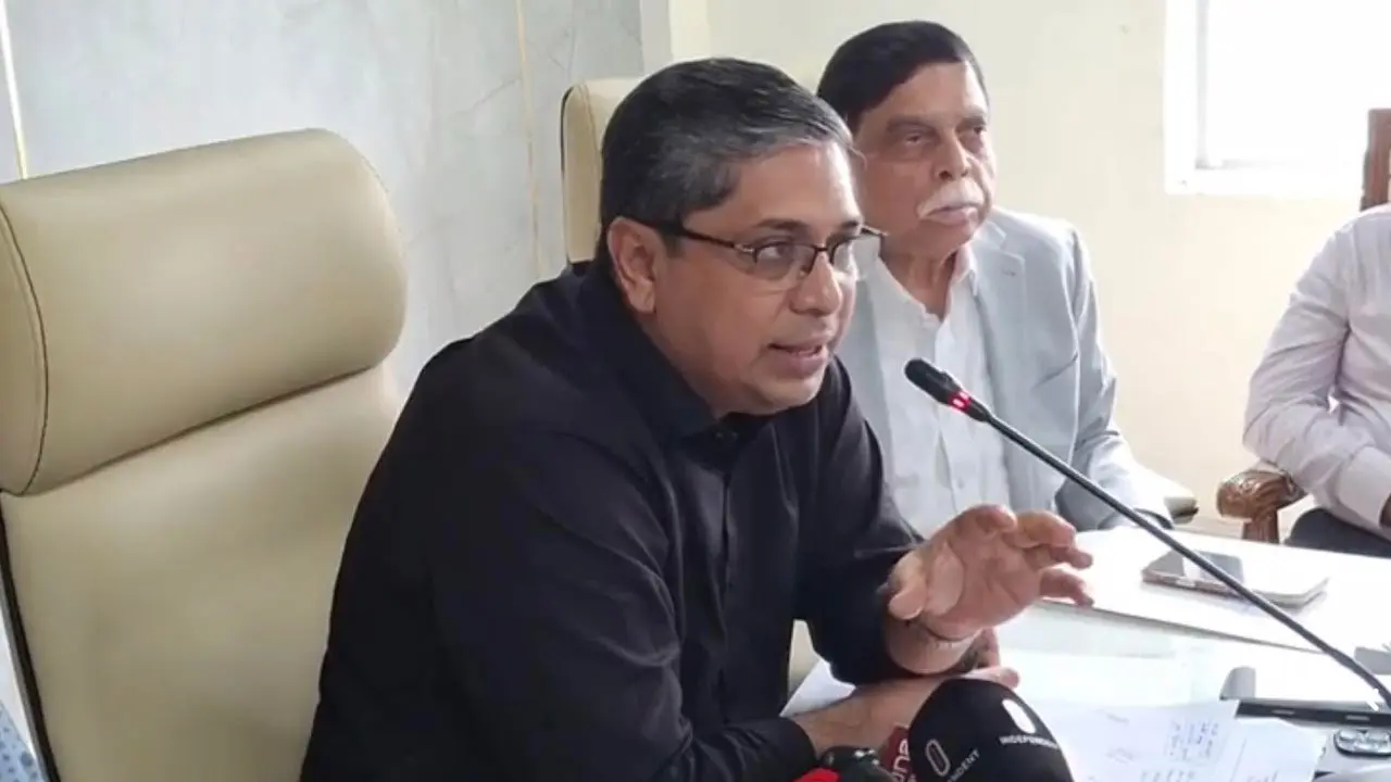 সৌর বিদ্যুতে রিচার্জ না করলে ব্যাটারিচালিত রিকশার রেজিস্ট্রেশন নয়