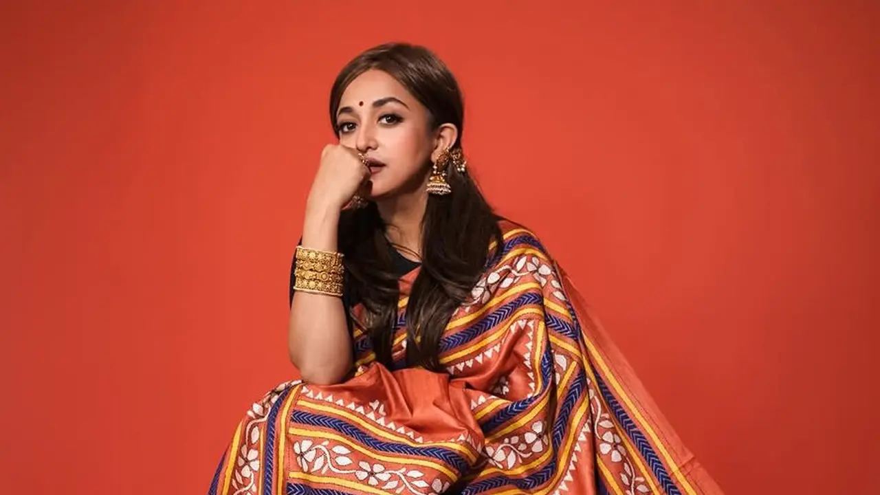 গায়িকা মোনালিকে কুৎসিত ভাষায় আক্রমণ, বললেন— ‘এরা আমার মাকেও ছাড়ছে না’