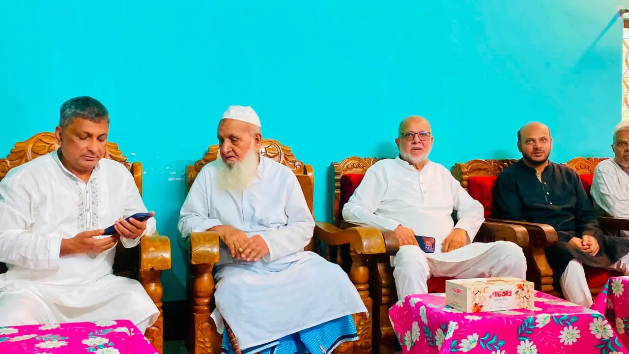 হেফাজতের আমিরের সঙ্গে দুই সাংসদের সাক্ষাৎ
