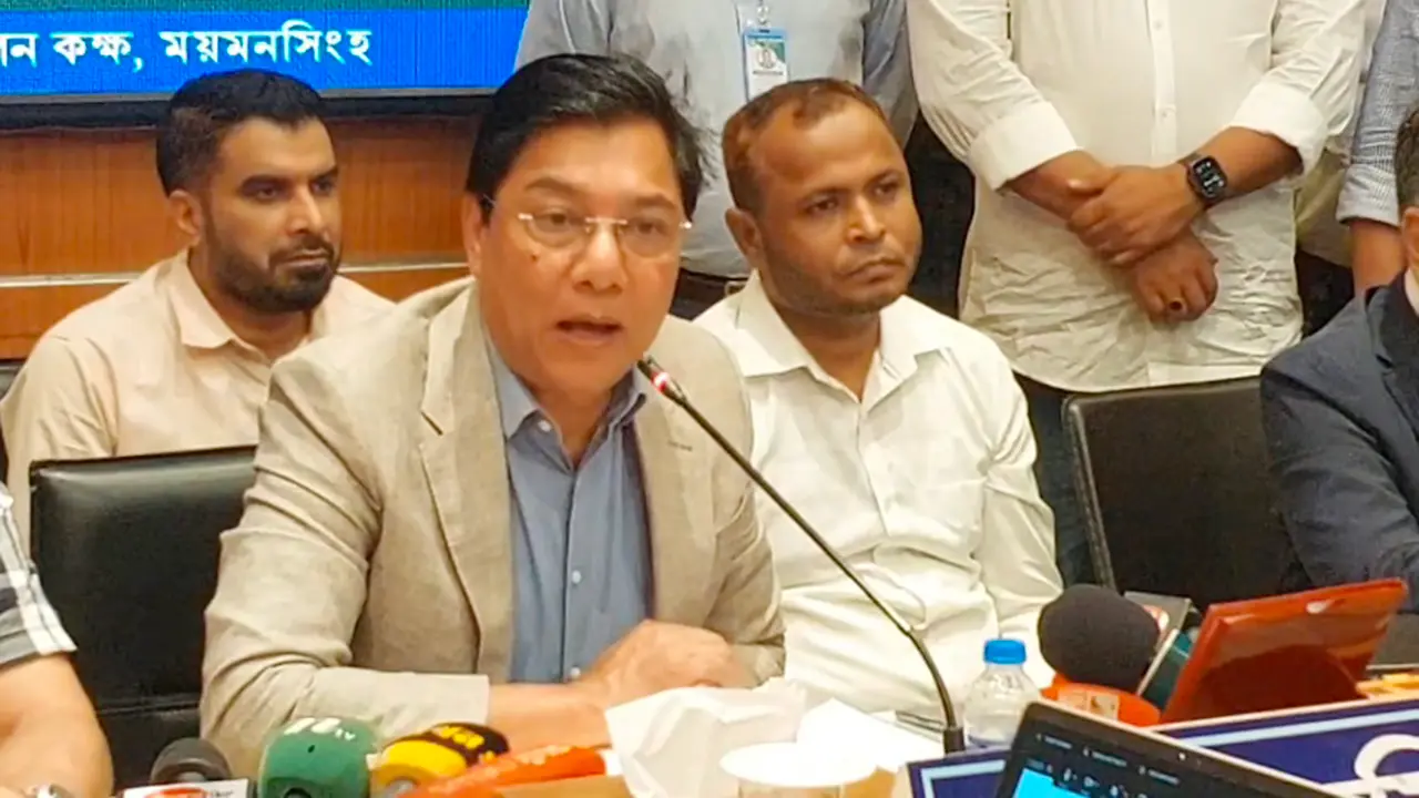 চরিত্র বদলাতে না পারলে চাকরি করার দরকার নেই: বিমানমন্ত্রী