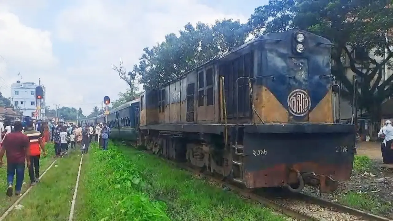 ৭ ঘণ্টা পর ঢাকা-ময়মনসিংহ রুটে ট্রেন চলাচল স্বাভাবিক