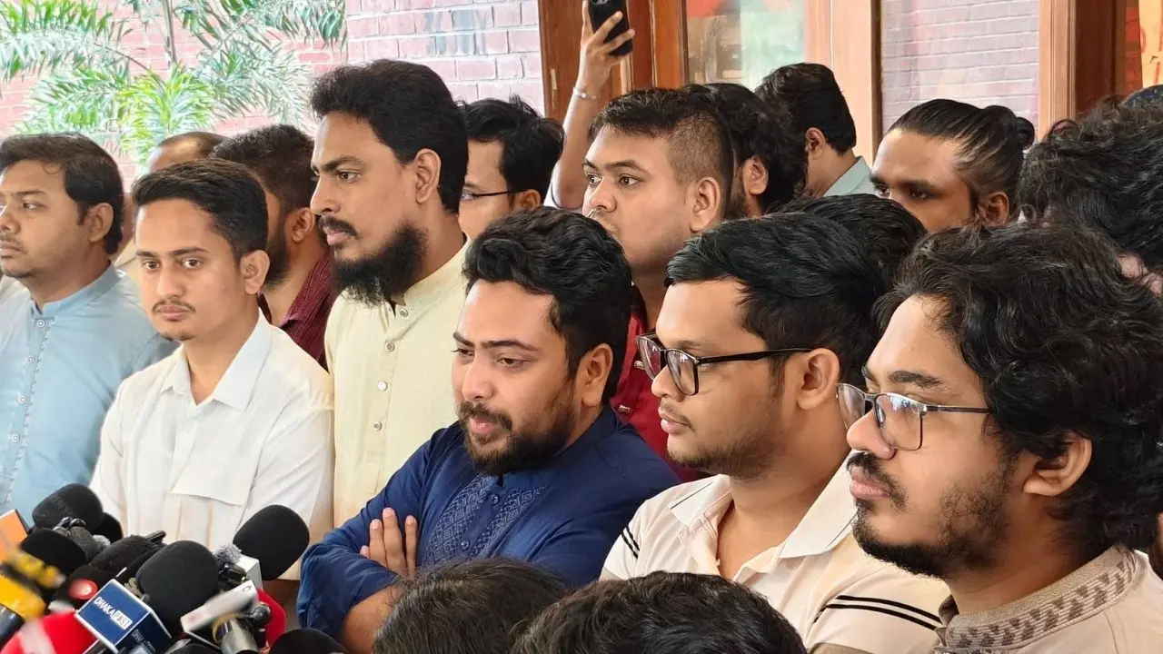 ‘ভারতকে ভয় পেয়েই কি ফেলানী ও মোদিবিরোধী আন্দোলনের ছবি সরানো হয়েছে?’