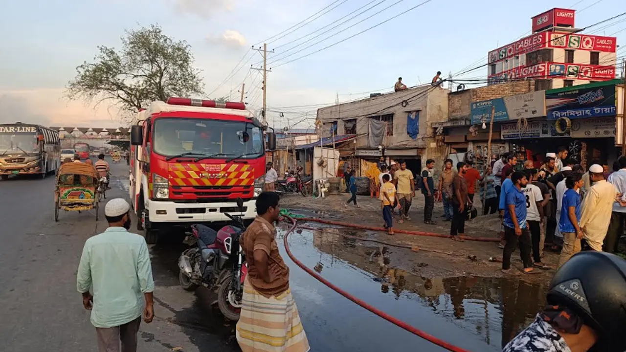 নারায়ণগঞ্জে কেমিক্যাল গোডাউনে আগুন