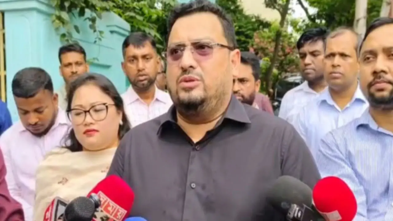 হাজিরা খাতায় আগাম স্বাক্ষর, ভূমি অফিসে গিয়ে ক্ষুব্ধ প্রতিমন্ত্রী