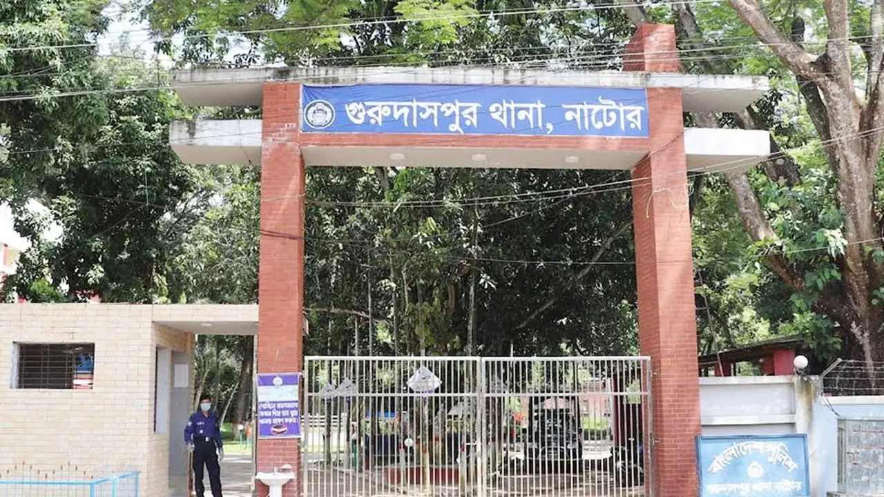 নাটোরে পুলিশের ওপর হামলার ঘটনায় ২৭০ জনের বিরুদ্ধে মামলা