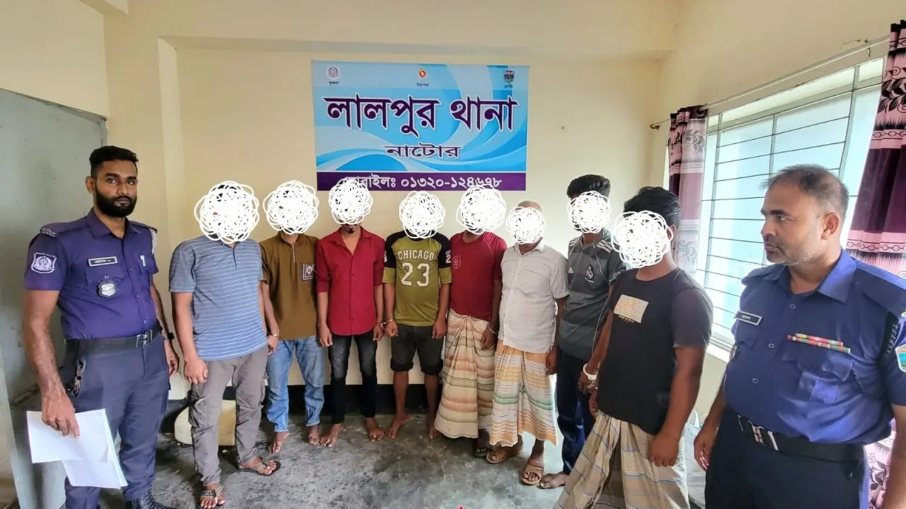 নাটোরে ফসলি জমির মাটি পরিবহনের দায়ে গ্রেপ্তার ৮
