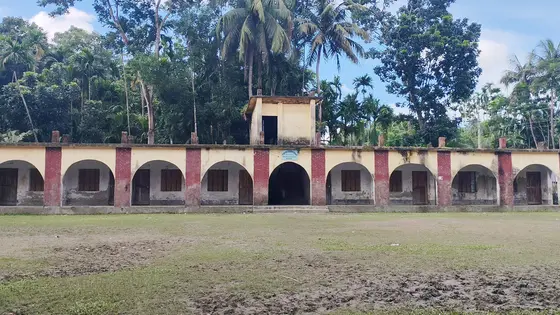 ৮ শিক্ষার্থীকে পড়িয়েছেন ৭ শিক্ষক, তবুও পাস করেনি কেউ