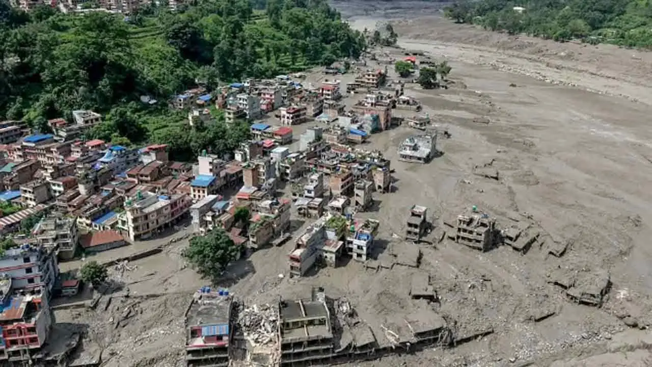 নেপালে বন্যা : বাংলাদেশ সরকারের পক্ষ থেকে যাচ্ছে ত্রাণ