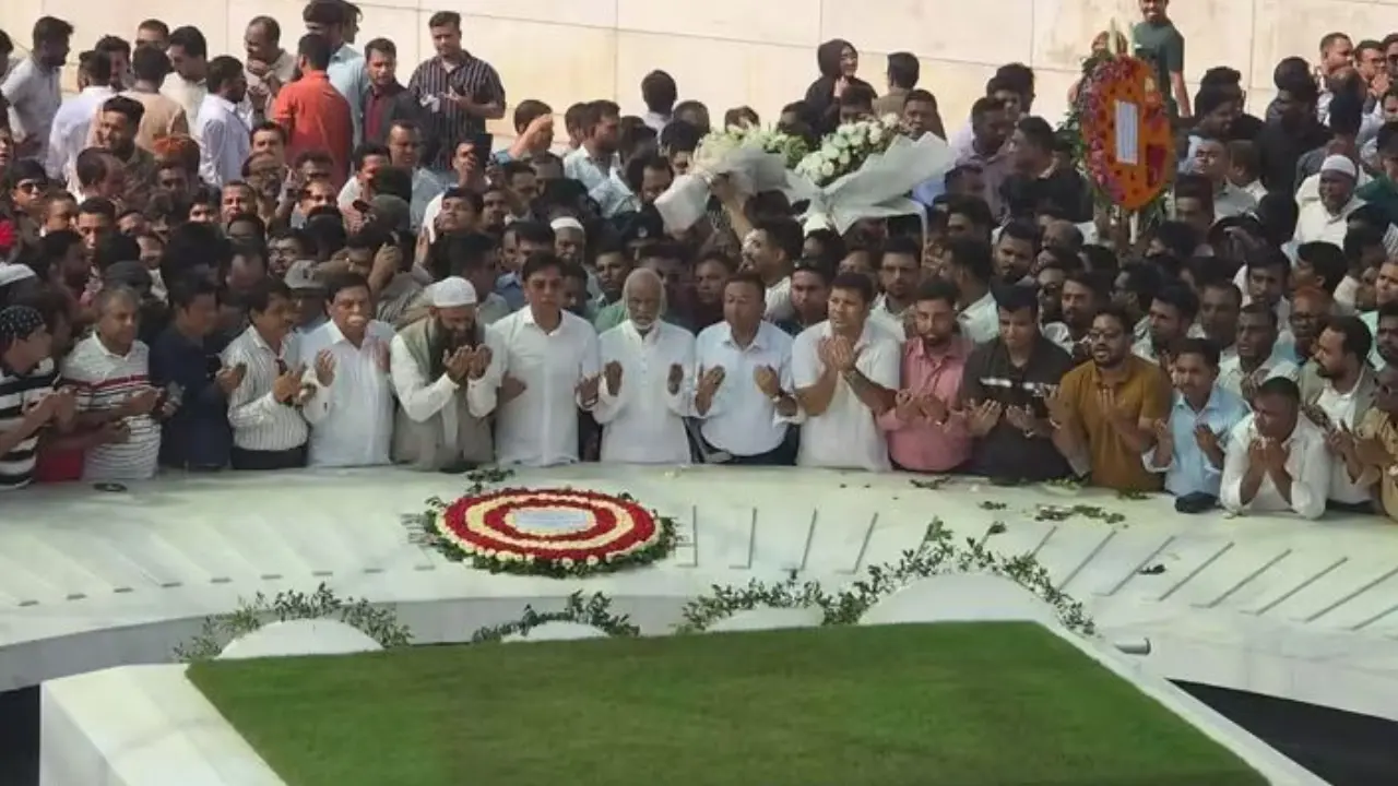 জিয়াউর রহমান ও খালেদা জিয়ার সমাধিতে নবনিযুক্ত মন্ত্রীদের শ্রদ্ধা