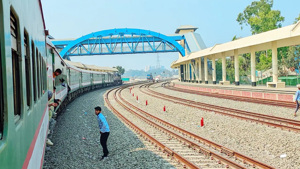 ঢাকা-পাবনা ও খুলনা রুটে নতুন ট্রেন, চালু হবে বন্ধ স্টেশন