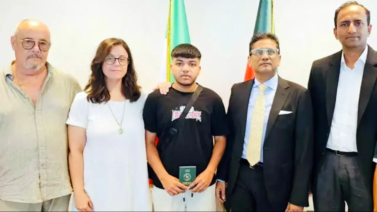 ইতালিতে পরিবার হারানো আমিরকে দেওয়া হলো বিশেষ পাসপোর্ট