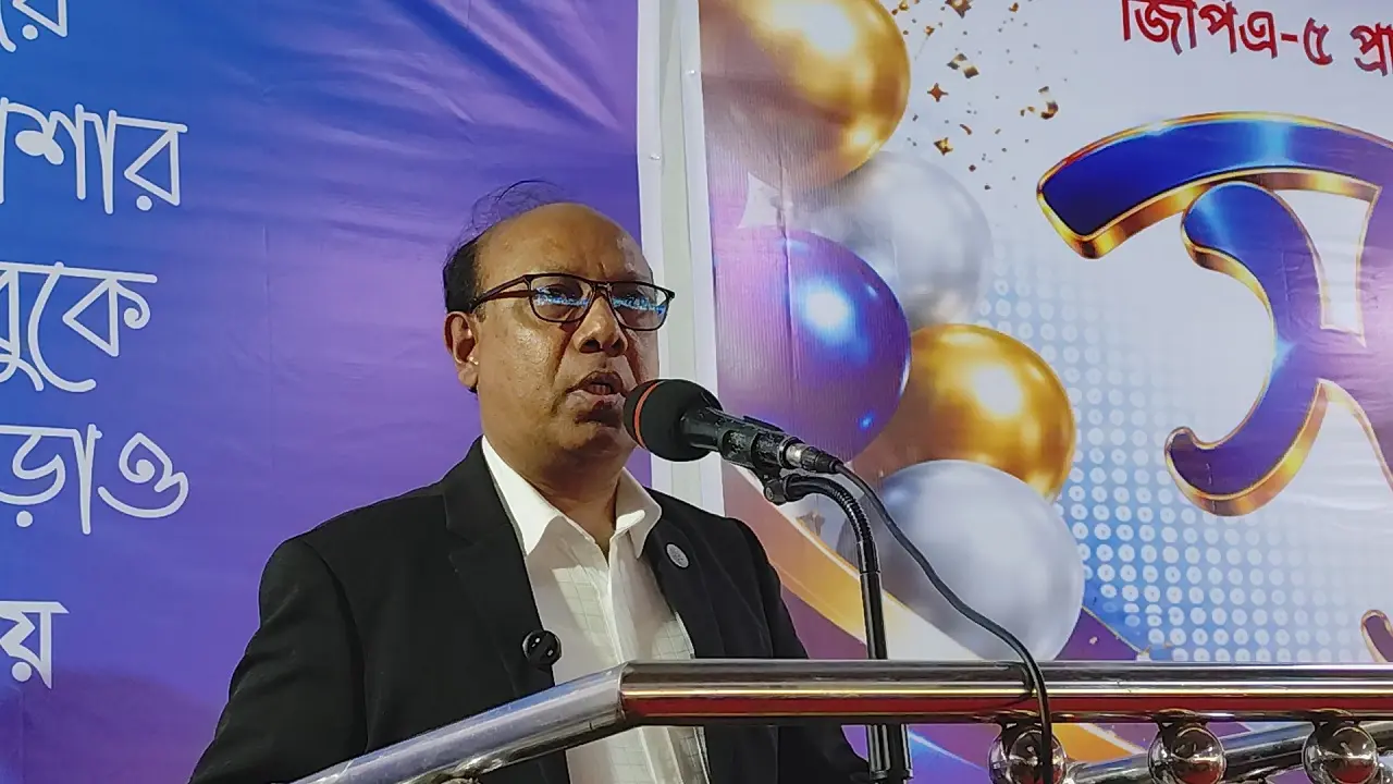সফলতা অর্জনে শিক্ষার্থীদের ডিভাইস আসক্তি কমাতে হবে
