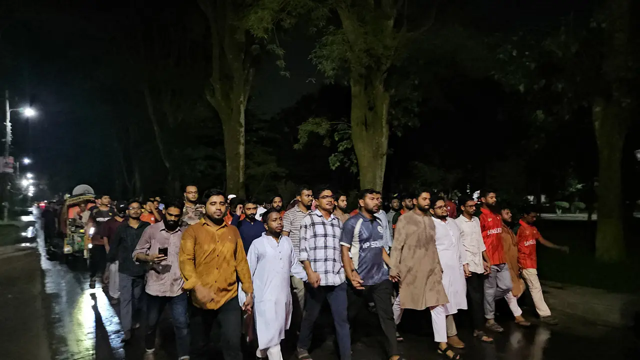 বেসরকারি শিক্ষক নিয়োগে ম্যানেজিং কমিটি, রাবিতে শিবিরের বিক্ষোভ
