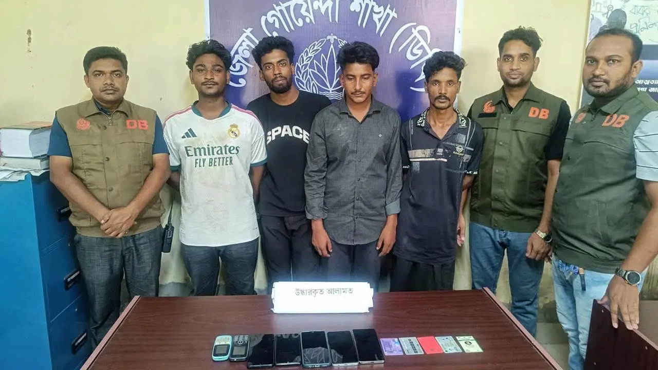 মেহেরপুরে অনলাইনে জুয়া খেলার অভিযোগে ৪ যুবক গ্রেপ্তার