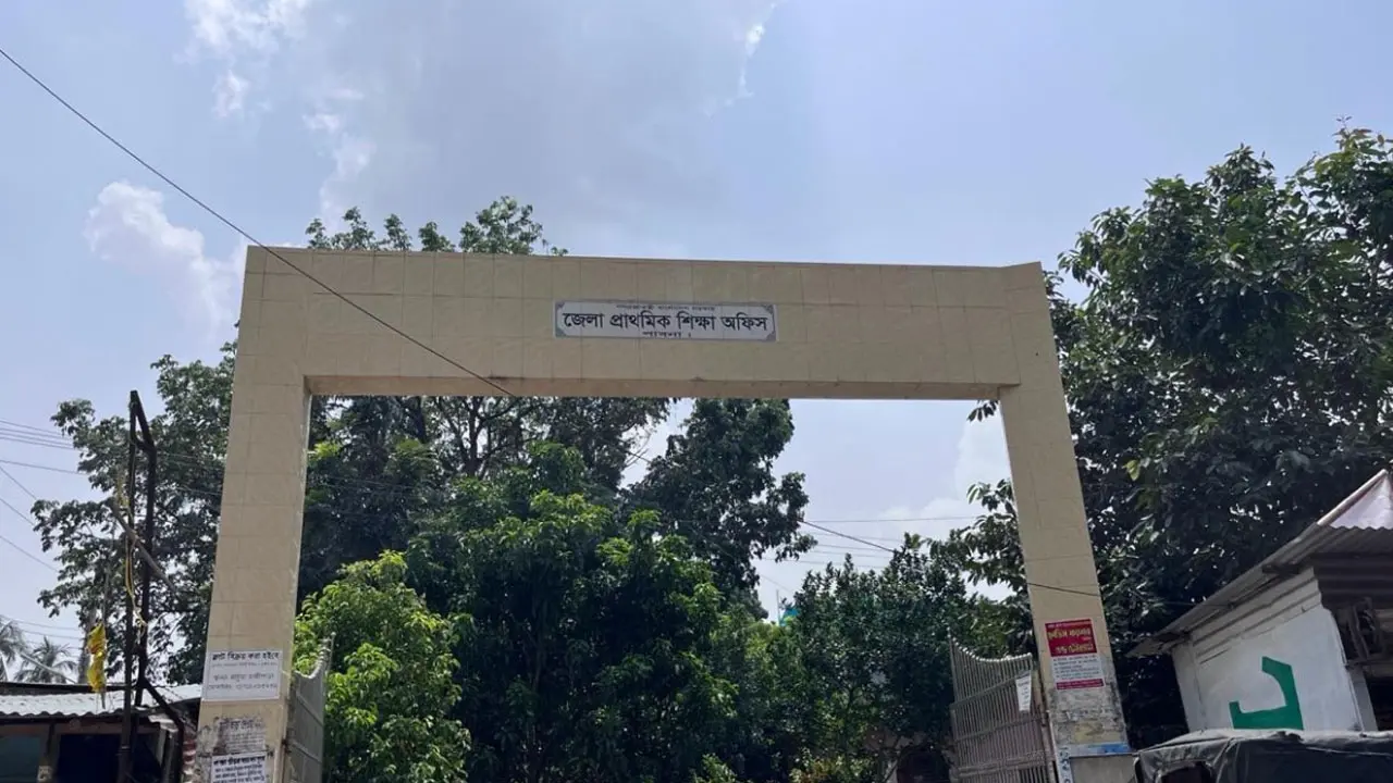 পাবনায় ১১৩৬টি প্রাথমিক বিদ্যালয়ের মধ্যে ৬১৬টিতেই নেই প্রধান শিক্ষক