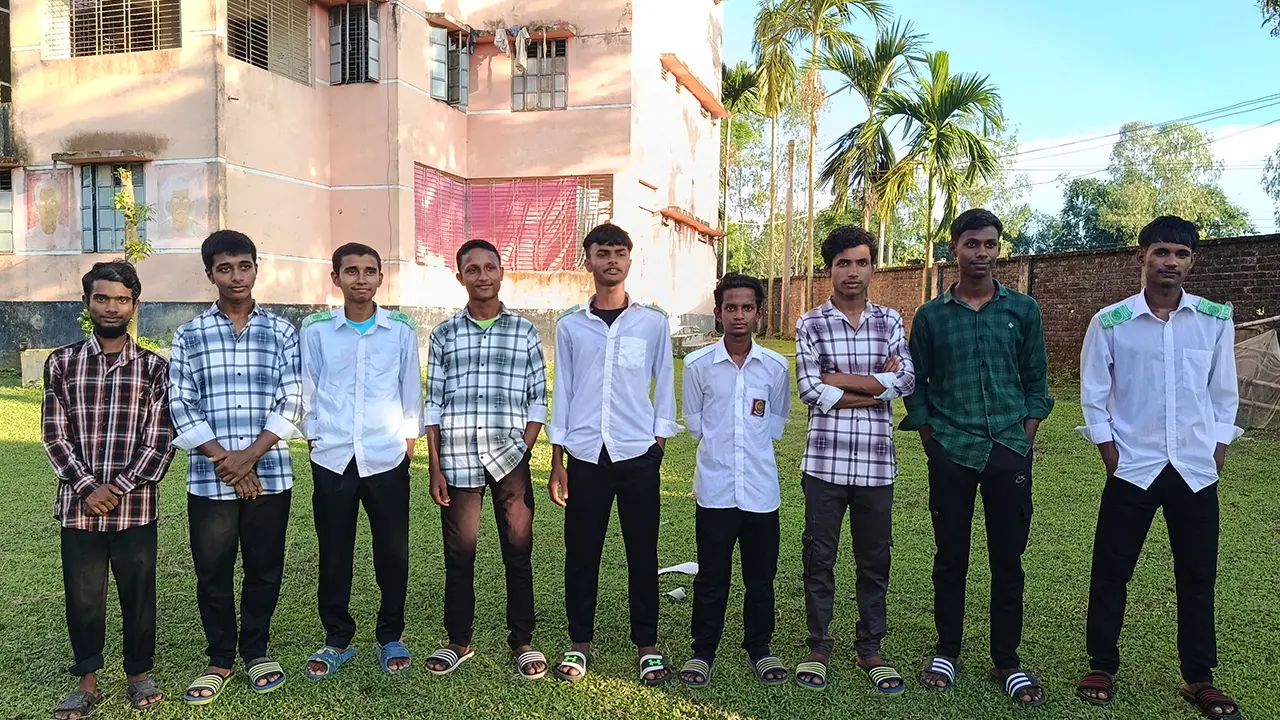 বাবা-মায়ের স্নেহ ছাড়াই বেড়ে ওঠা ৯ বালকের এসএসসি জয়