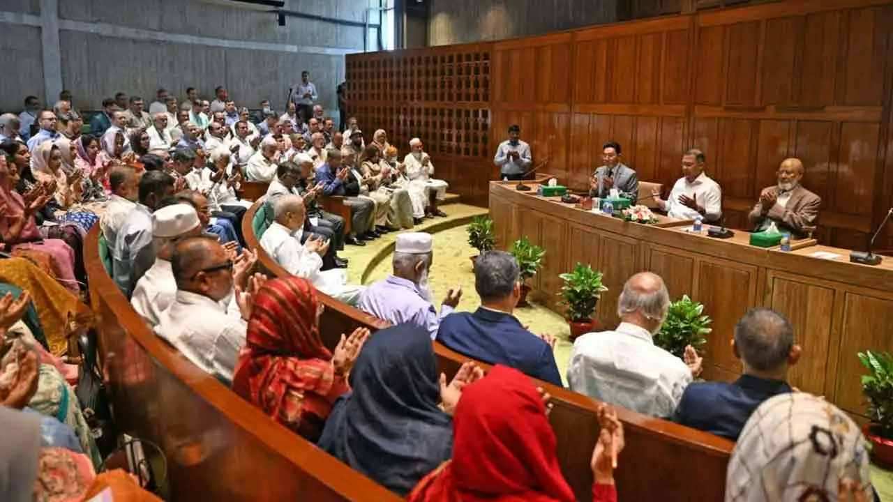 চলছে সরকার দলীয় সংসদ সদস্যদের বৈঠক