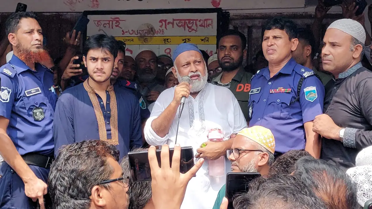 প্যারোলে মুক্তি পেয়ে মায়ের জানাজায় কাঁদলেন সাবেক এমপিপুত্র রাসেল
