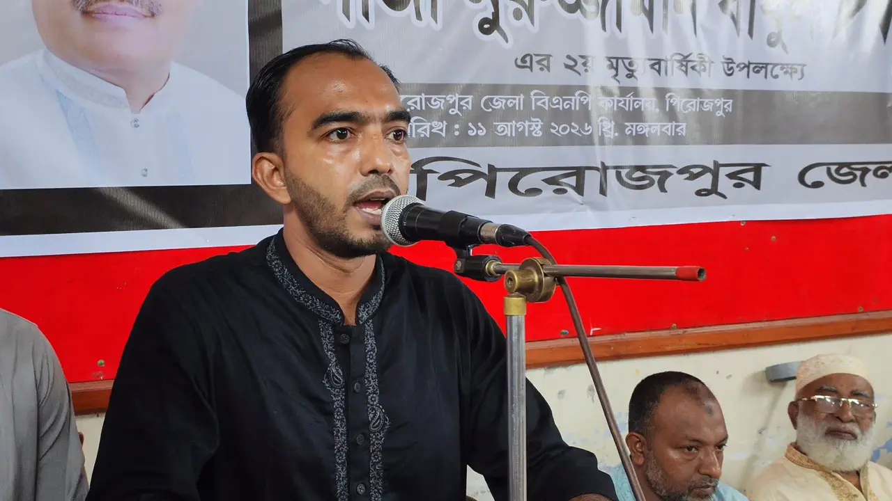 ‘যেখানেই টাকা, সেখানেই আমাদের সিনিয়র নেতৃবৃন্দ’