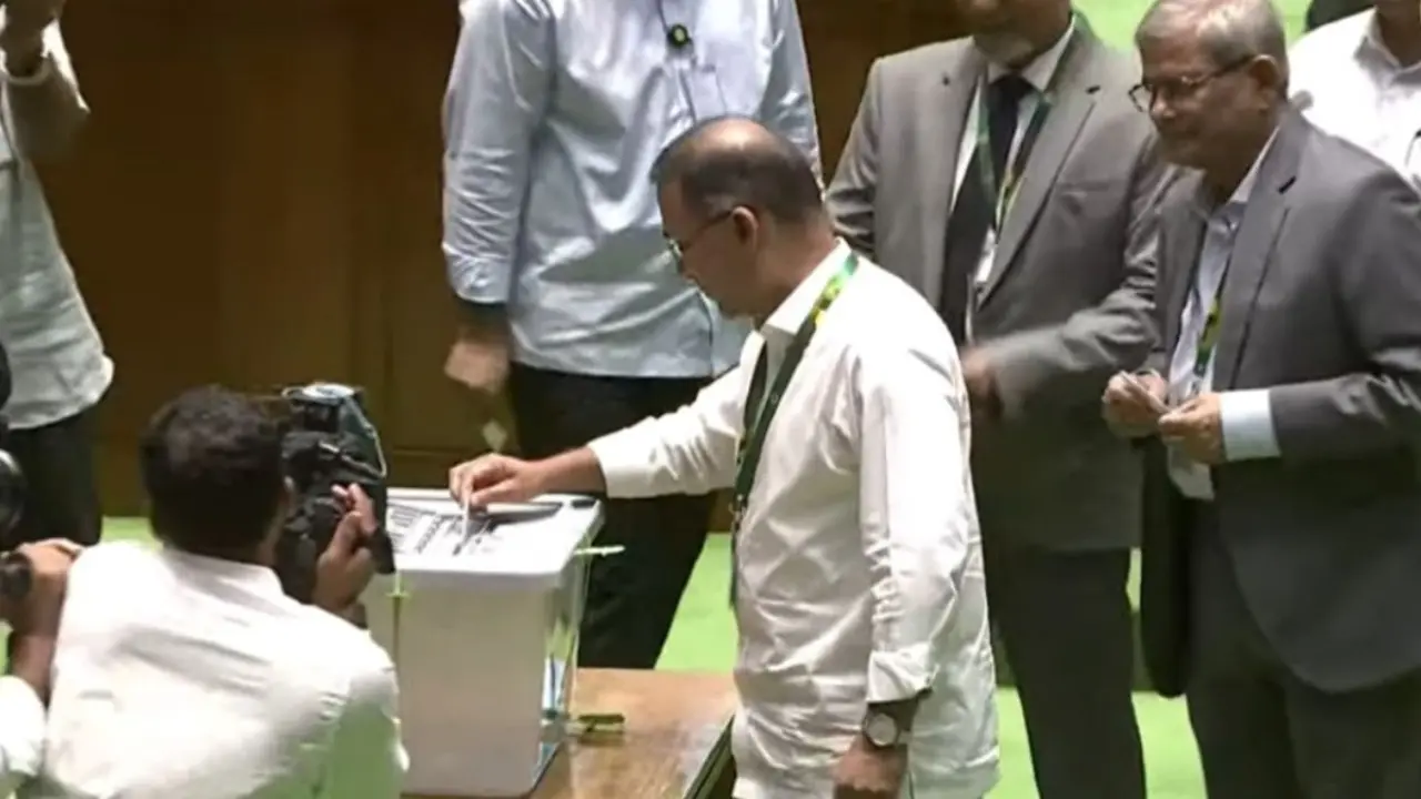 রাষ্ট্রপতি নির্বাচনে ভোট দিলেন প্রধানমন্ত্রী, স্পিকার ও বিরোধীদলীয় নেতা
